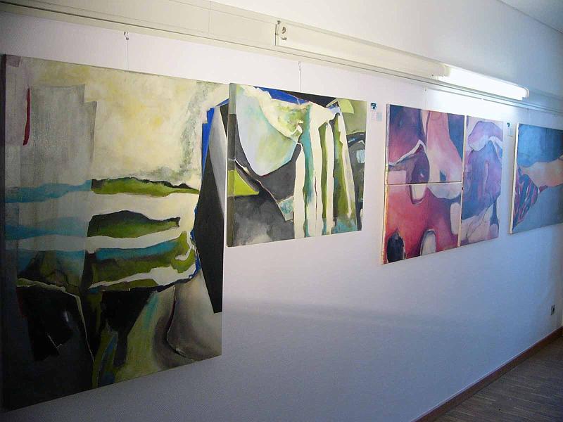 finke01.jpg - Nadja Finke: Ausstellungswand im Foyer