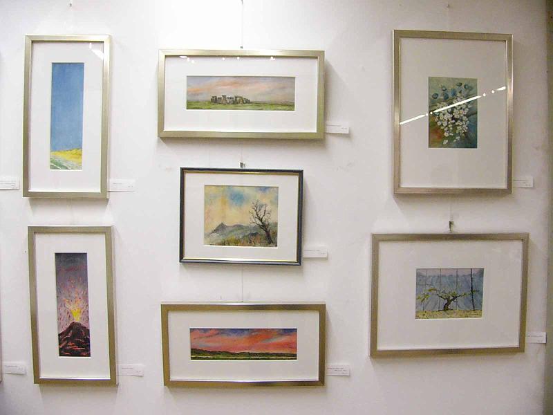 krikkis01.jpg - Erich Krikkis: Ausstellungswand mit Aquarellen