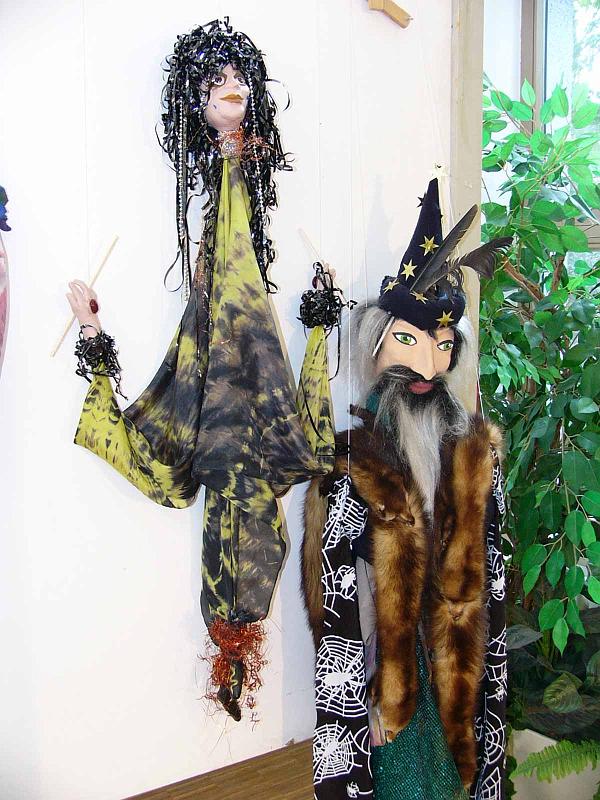krupprita02.jpg - Rita Krupp: Marionetten "Zauberer" und "Elfe"