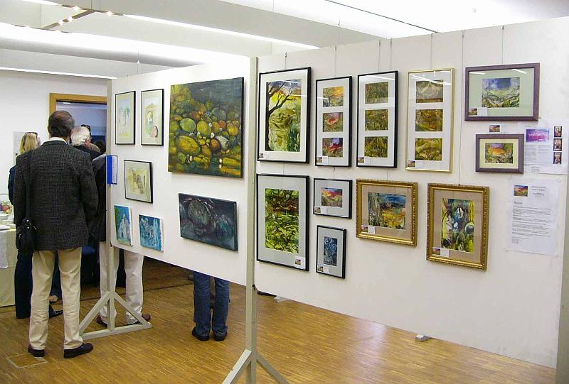 neuhausen05.jpg - Rosemarie Neuhausen: Ausstellungswand mit Enkaustikbildern