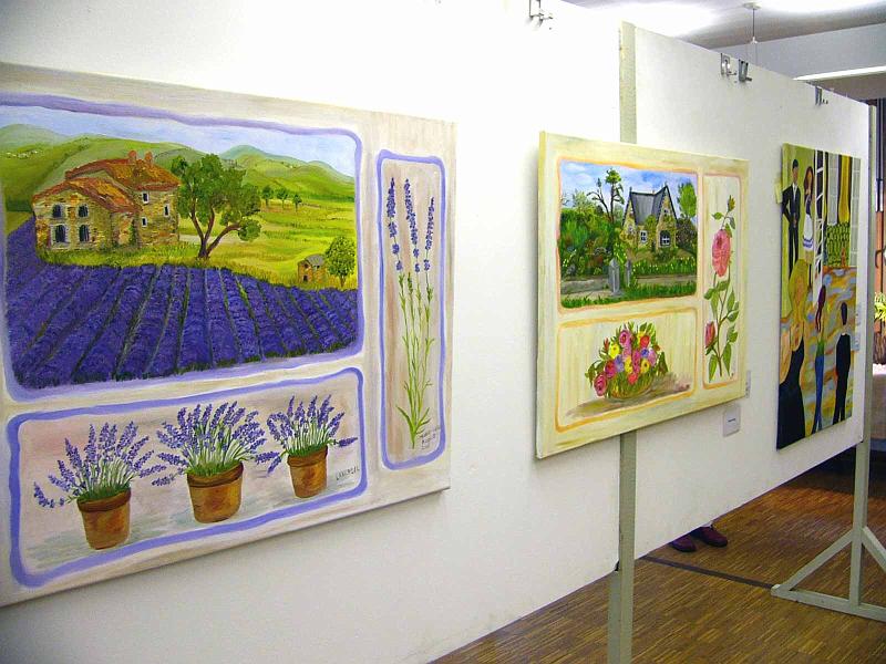 osterholt05.jpg - Marie-Luis Osterholt: Ausstellungswand mit Gemälden