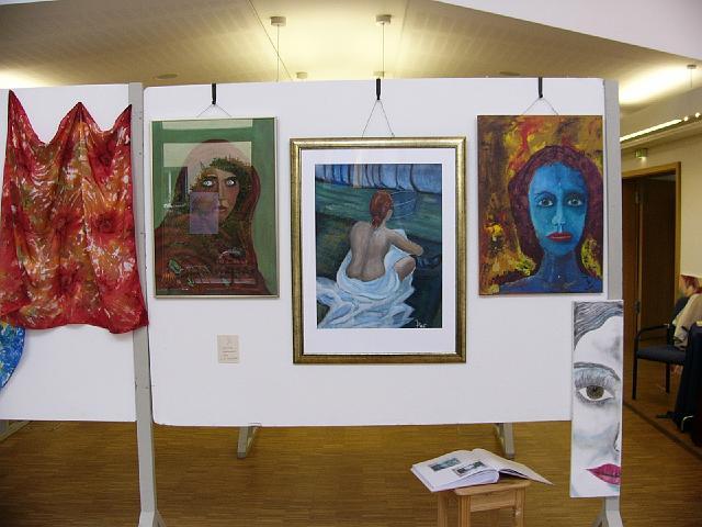 P1070494.JPG - Ausstellungswand von Joseph Bollig