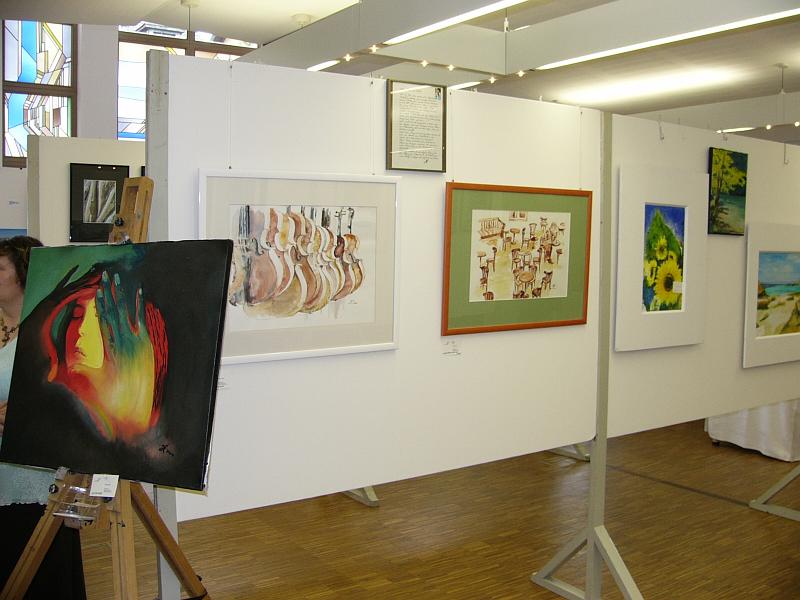 P1070527.JPG - Ausstellungswand von Klaus Sroke